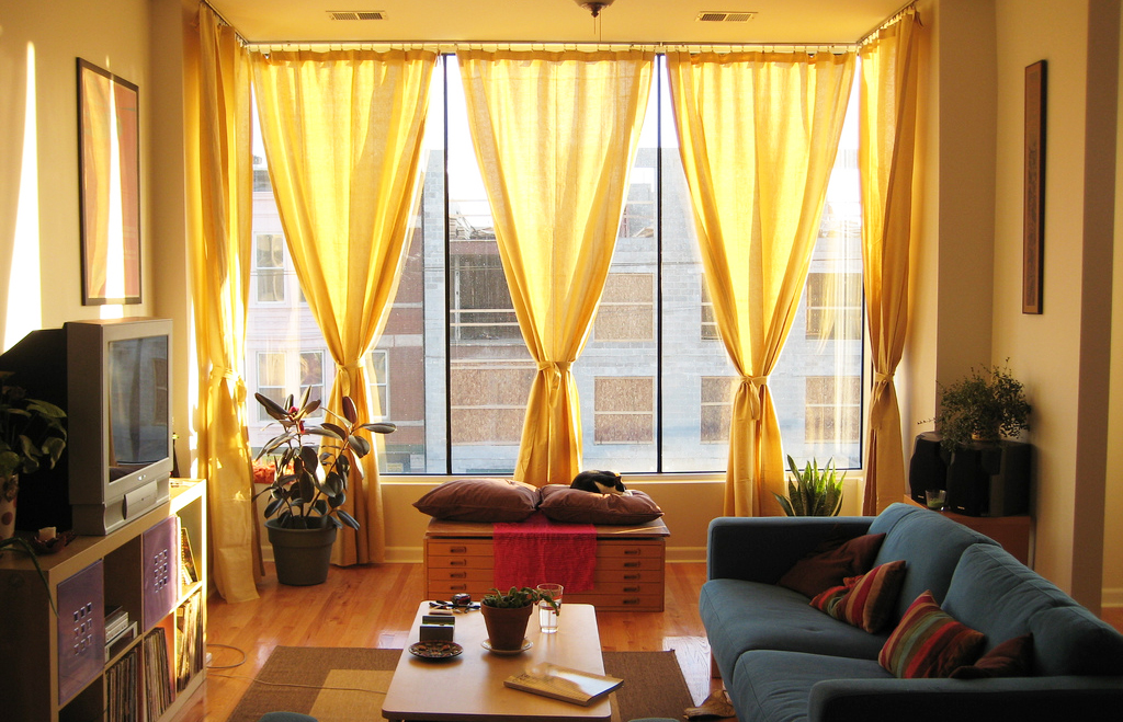 choosing drapes for living room