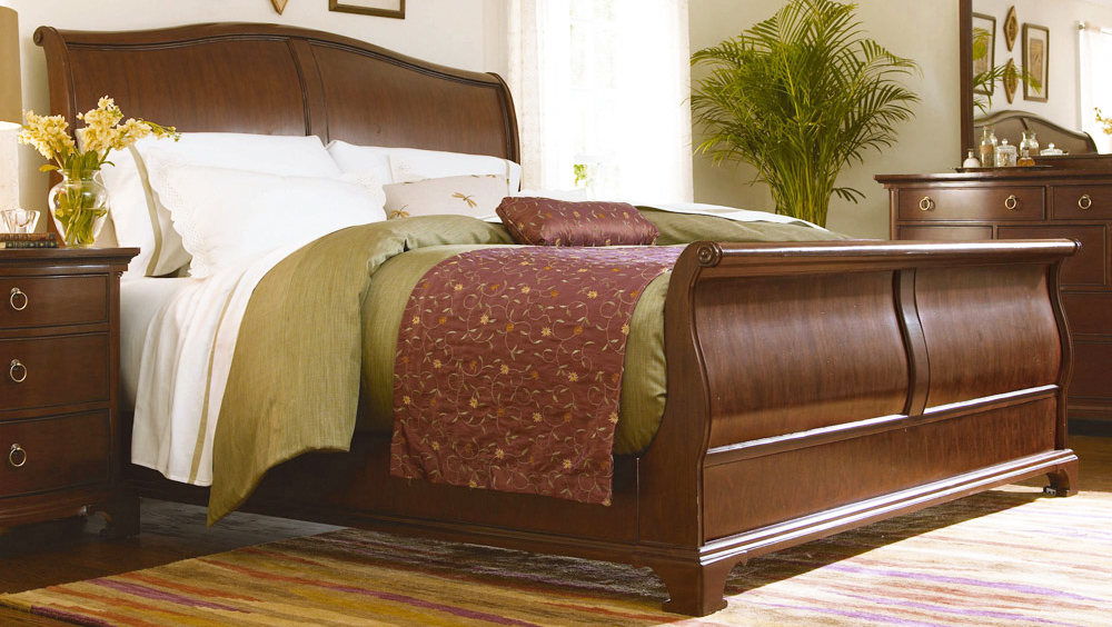 Decorating A Bedroom With A Sleigh Bed
