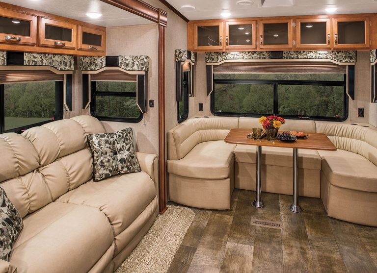 5th Wheel Camper With Upper Living Room