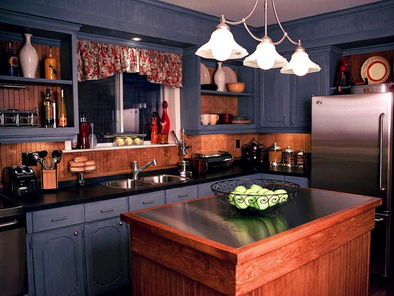 Older Home Kitchen Remodeling Ideas With Wood Small Island 768x576 